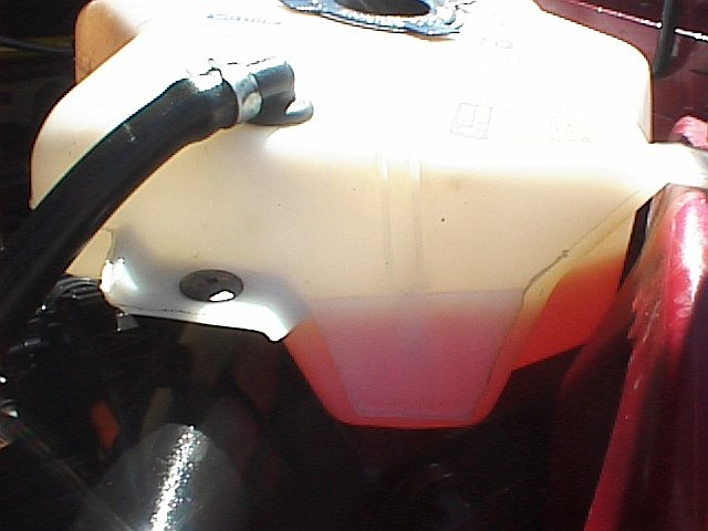 Picture 048 - Engine - Coolant Overflow Tank